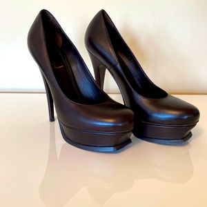 Yves Saint Laurent Tribute pumps
